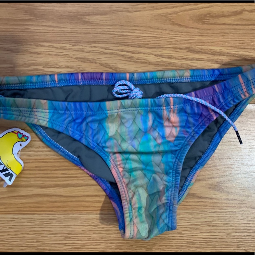 size medium jolyn europe bottoms